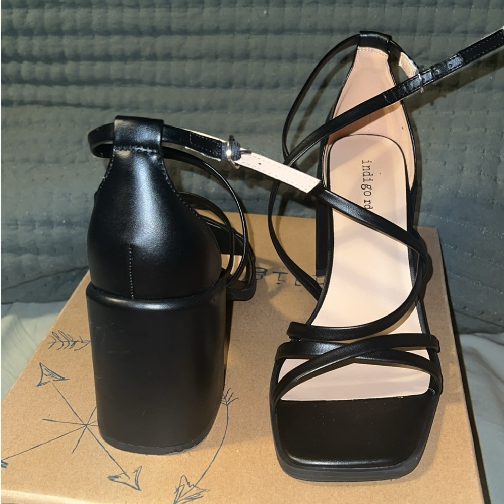 worn once - Picture 2 of 4